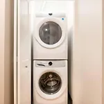 Luxurious Downtown 3 Bed 2 Bth