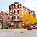 Luxurious Downtown 3 Bed 2 Bth