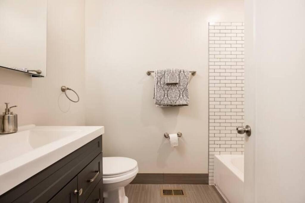 Luxurious Downtown 3 Bed 2 Bth * Chicago