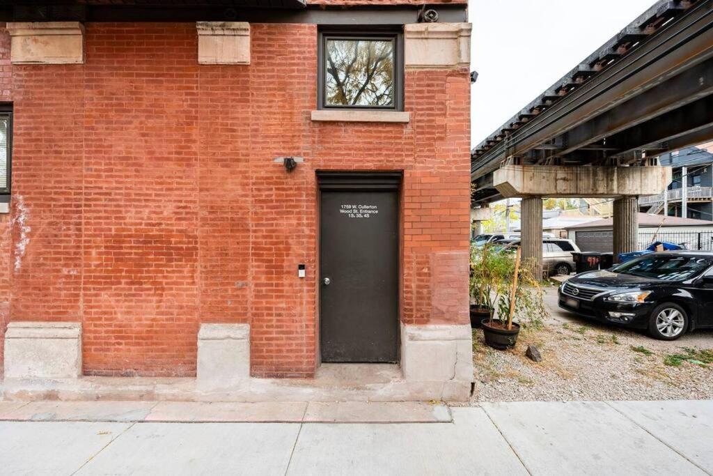 Luxurious Downtown 3 Bed 2 Bth