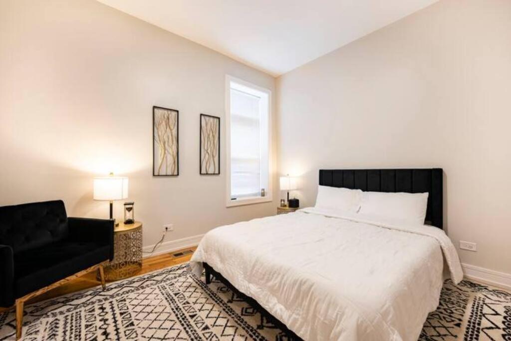 Luxurious Downtown 3 Bed 2 Bth Apartment