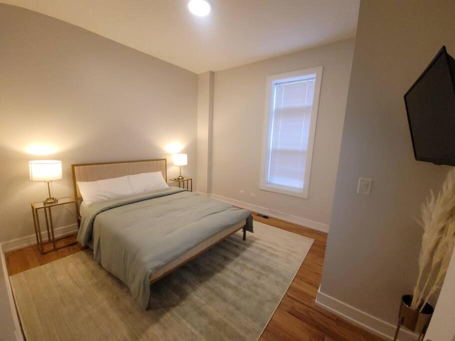 Luxurious Downtown 3 Bed 2 Bth Apartment Chicago